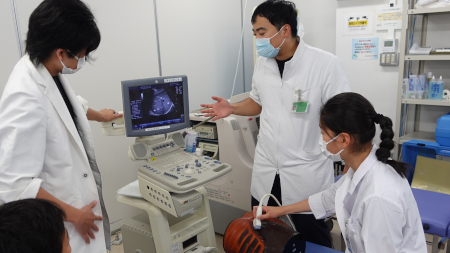 令和7年度「小中学生のための医学研究者・医師・看護師体験教室」医師02