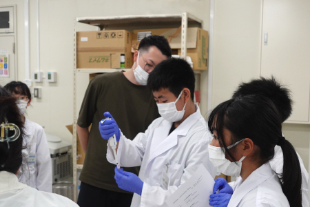 令和8年度「小中学生のための医学研究者・医師・看護師体験教室」医学研究者02